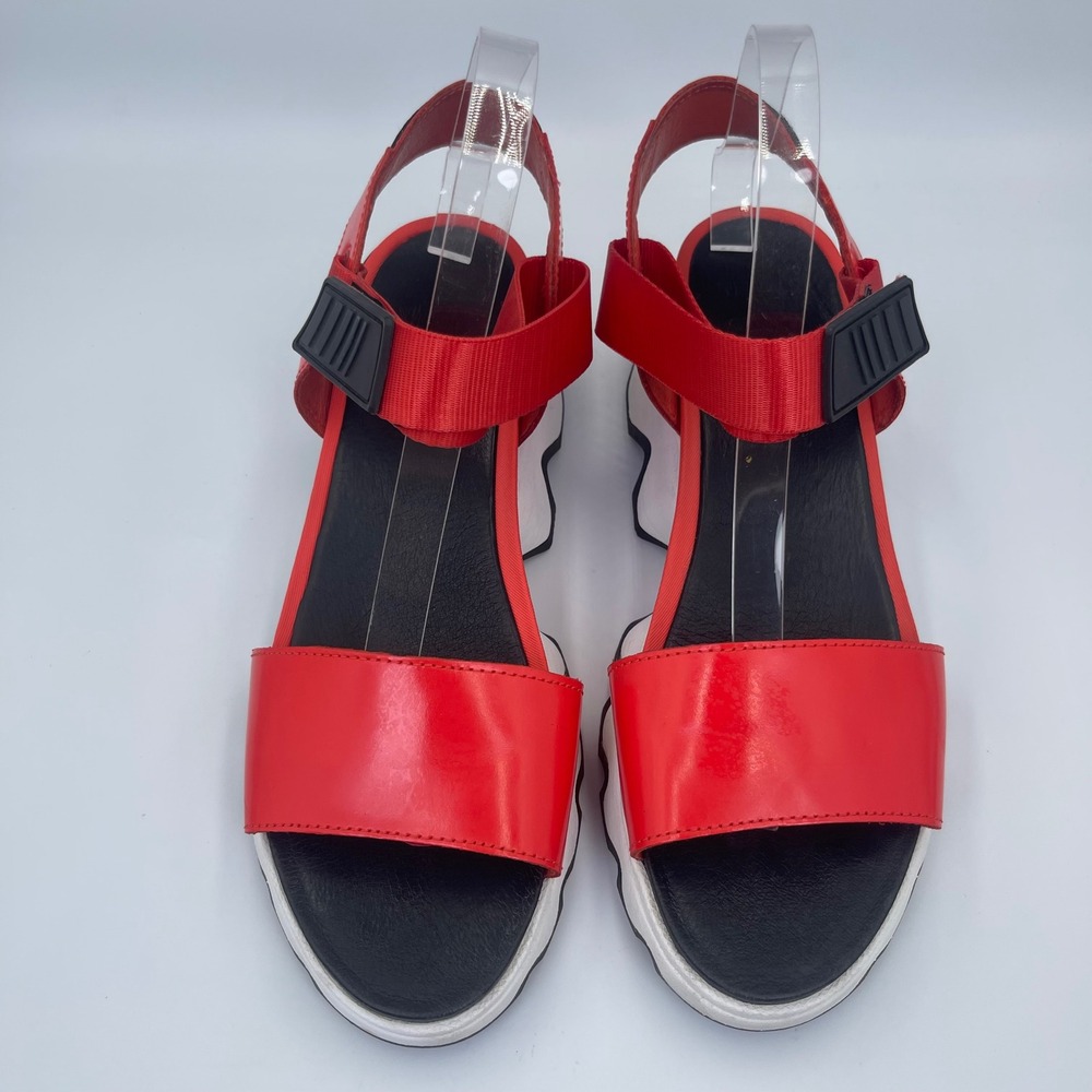 Sorel Kinetic Impact Y-Strap Sandals Womens Red Black White Platform Size 9.5